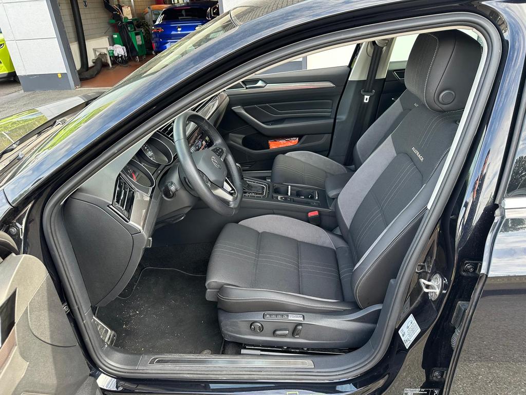 Volkswagen PASSAT VARIANT 2023 г. Чёрный, пробег 46853 км