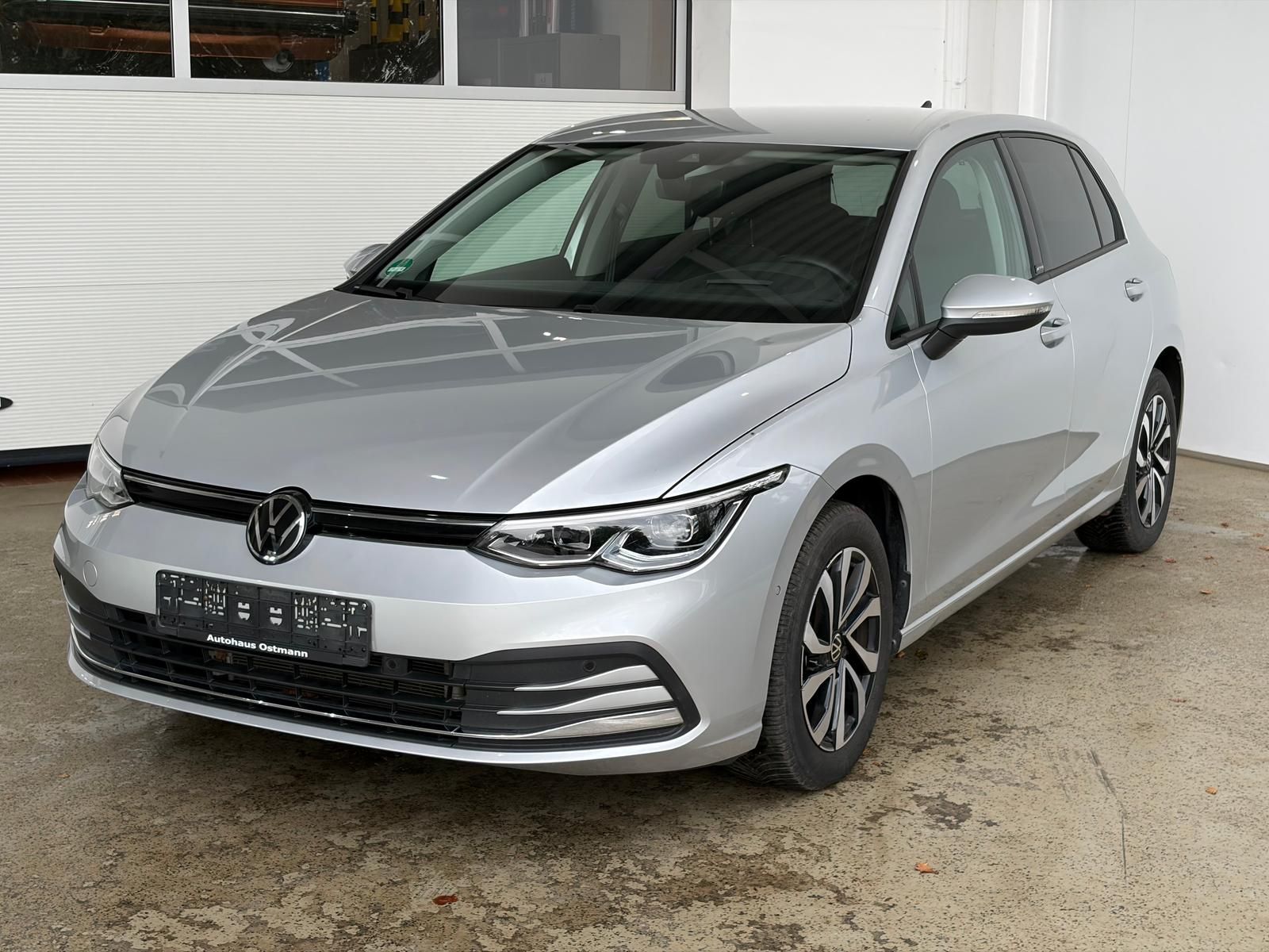 Volkswagen Golf 2023 г. Серебристый, пробег 56325 км