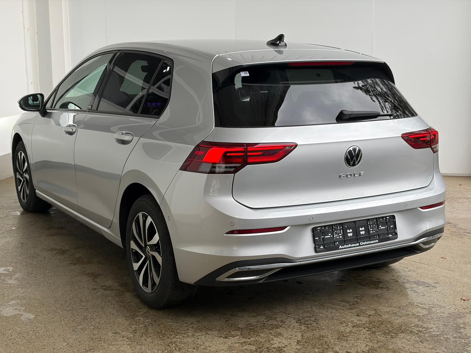 Volkswagen Golf 2023 г. Серебристый, пробег 56325 км