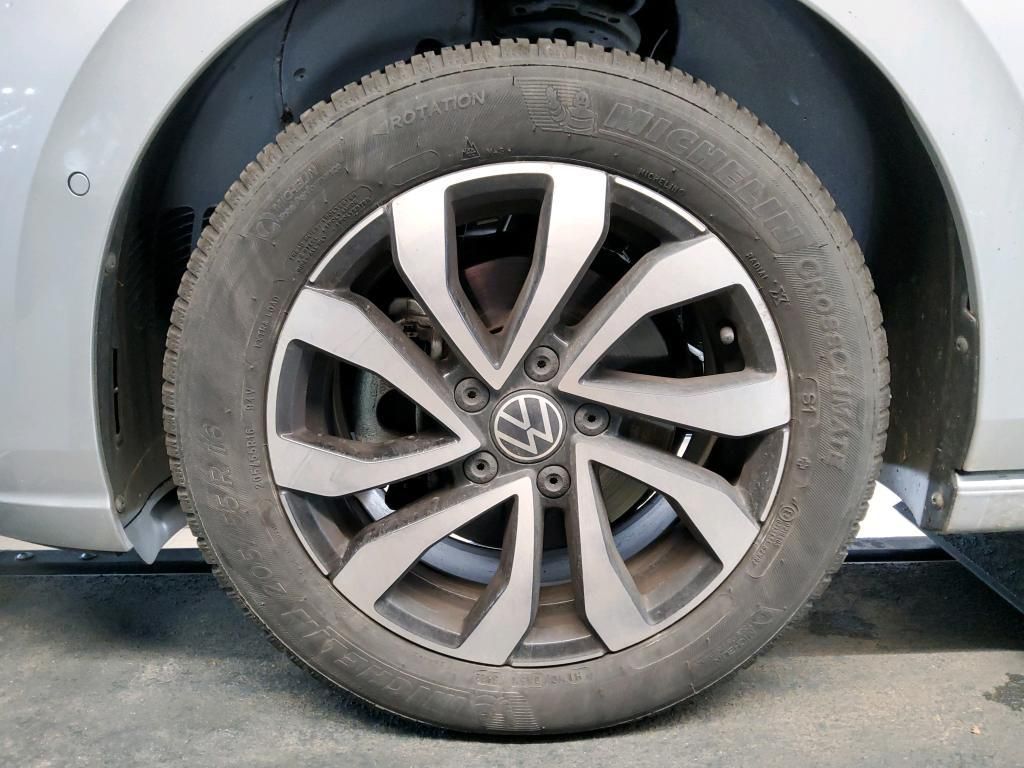 Volkswagen Golf 2023 г. Серебристый, пробег 56315 км