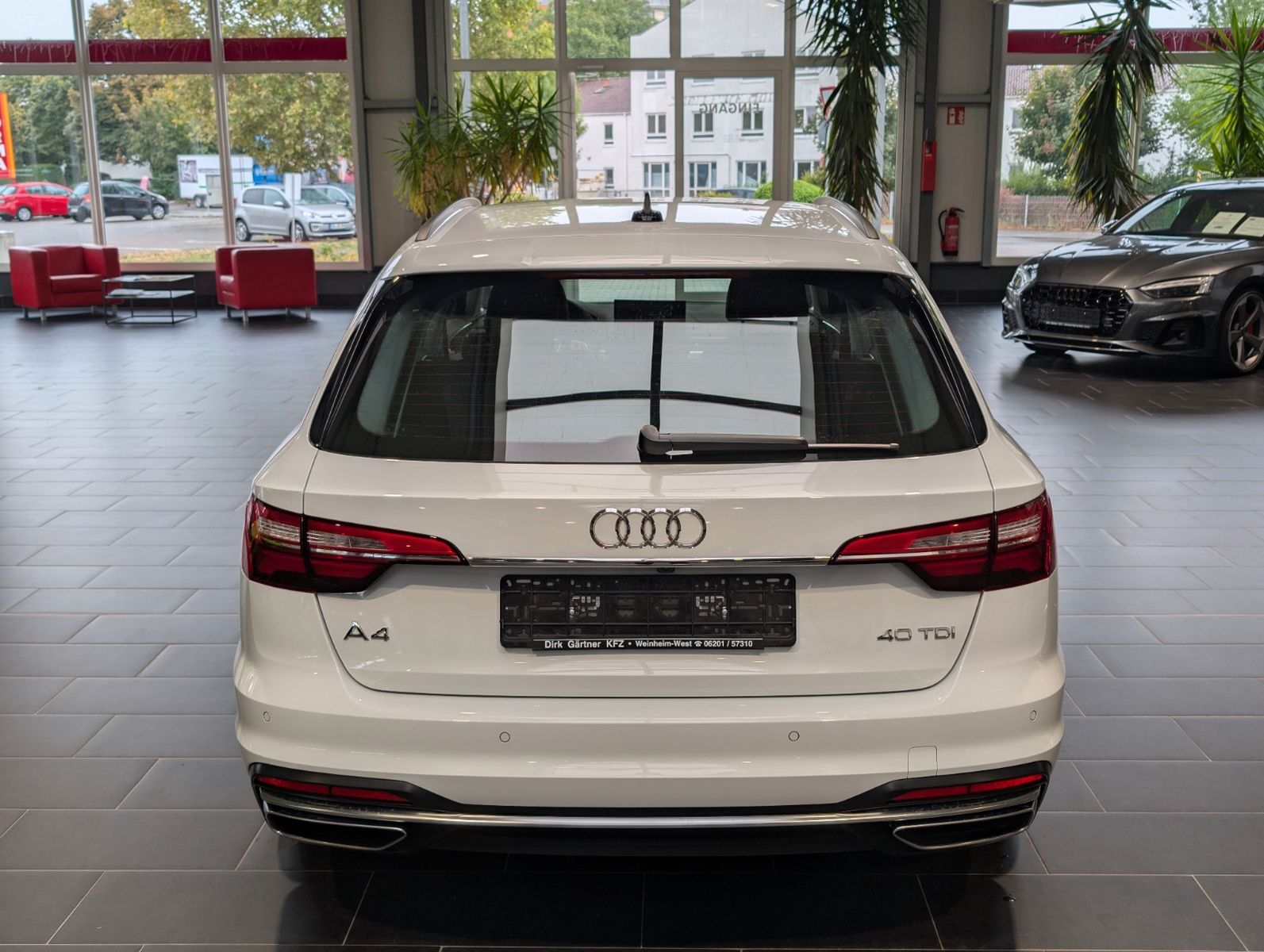 Audi A4 2023 г. Белый, пробег 53000 км