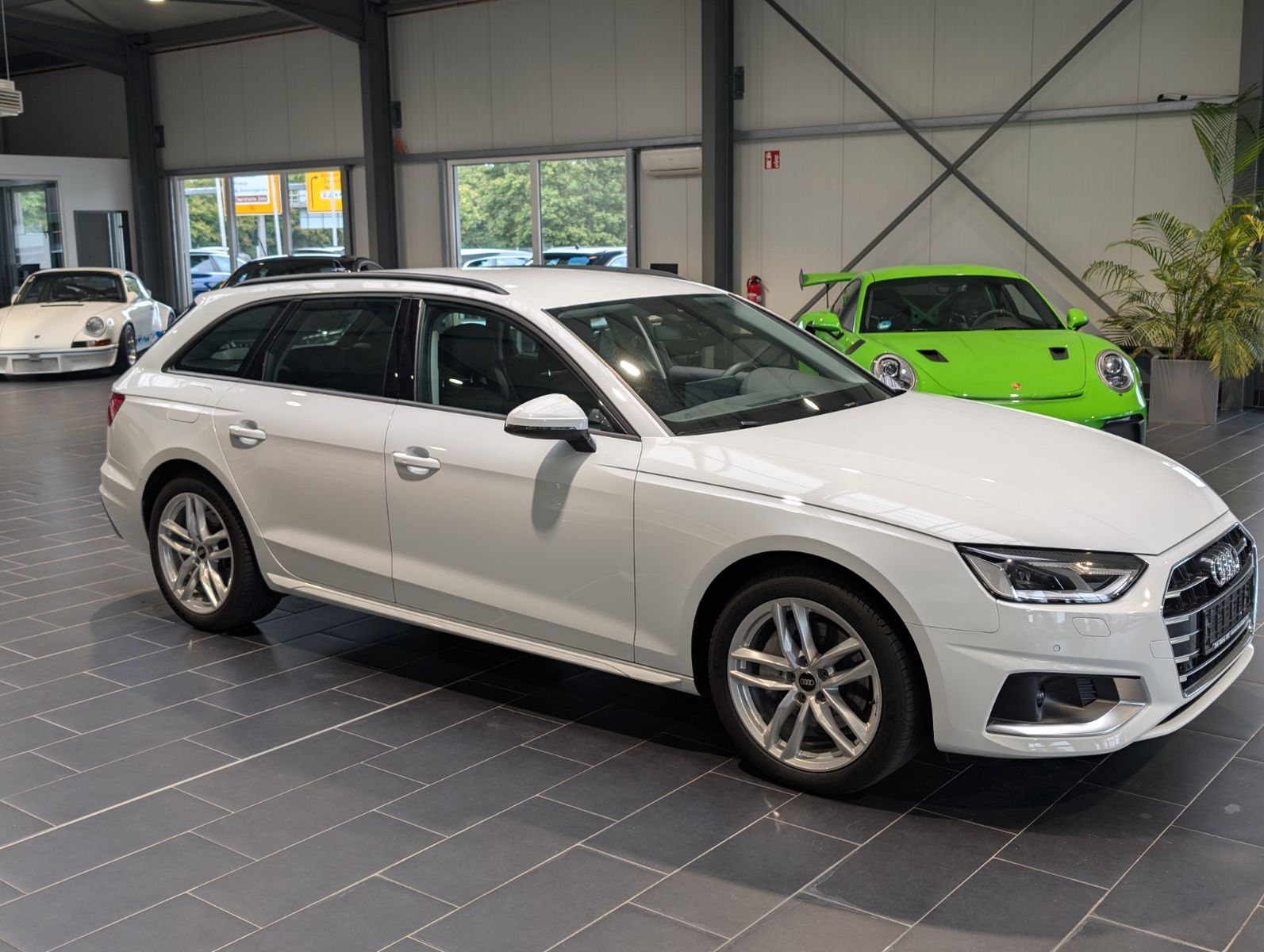 Audi A4 2023 г. Белый, пробег 53000 км