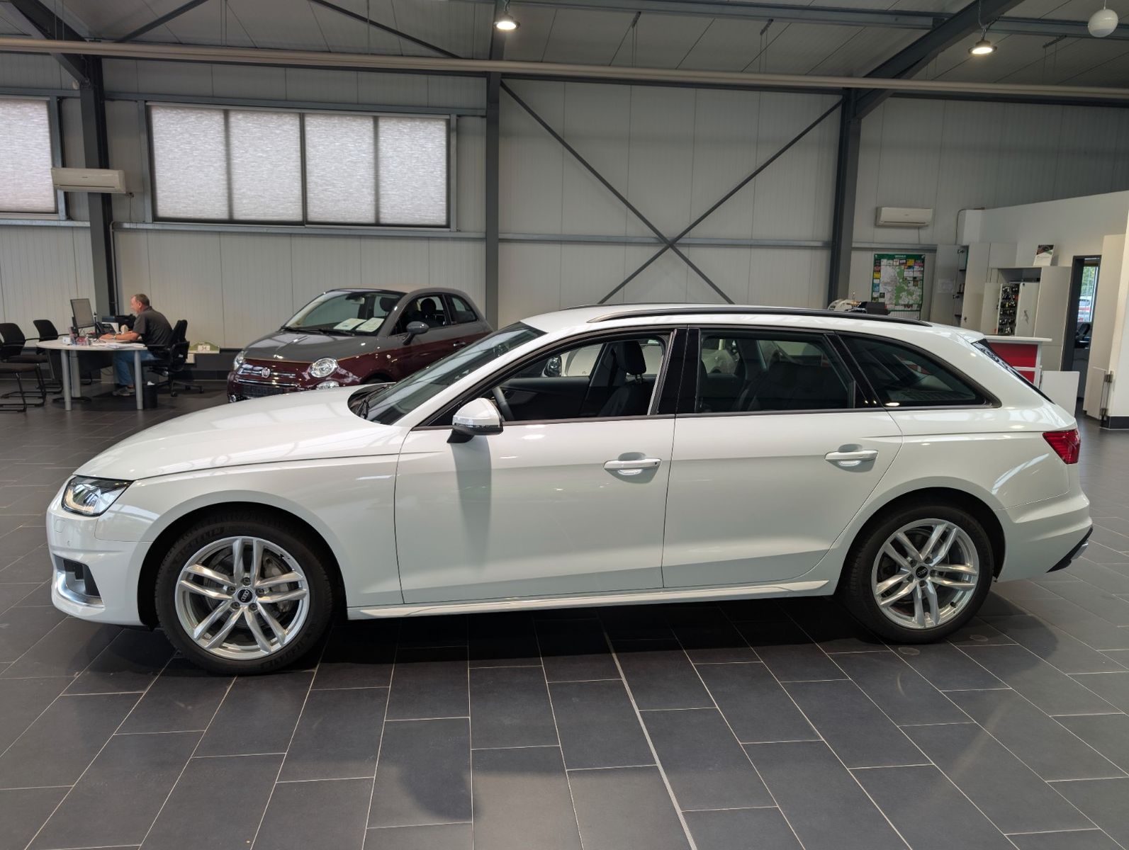 Audi A4 2023 г. Белый, пробег 53000 км