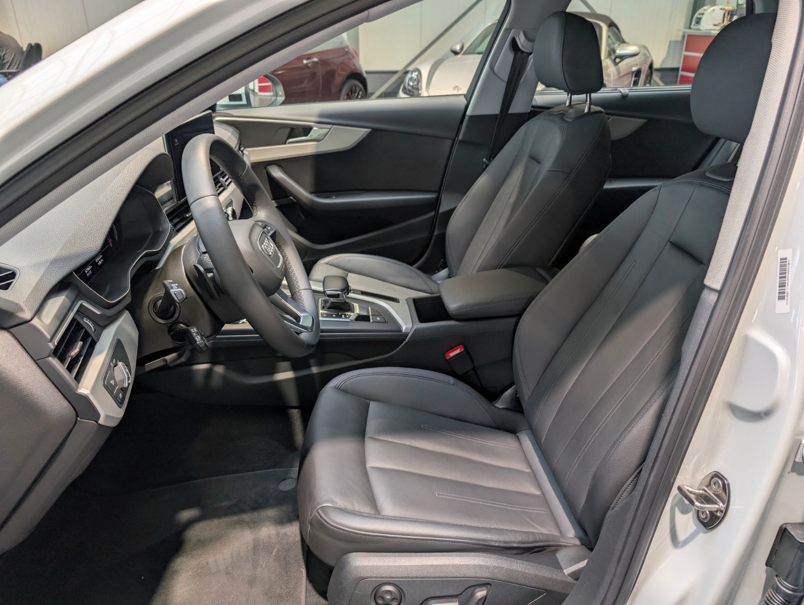 Audi A4 2023 г. Белый, пробег 53000 км