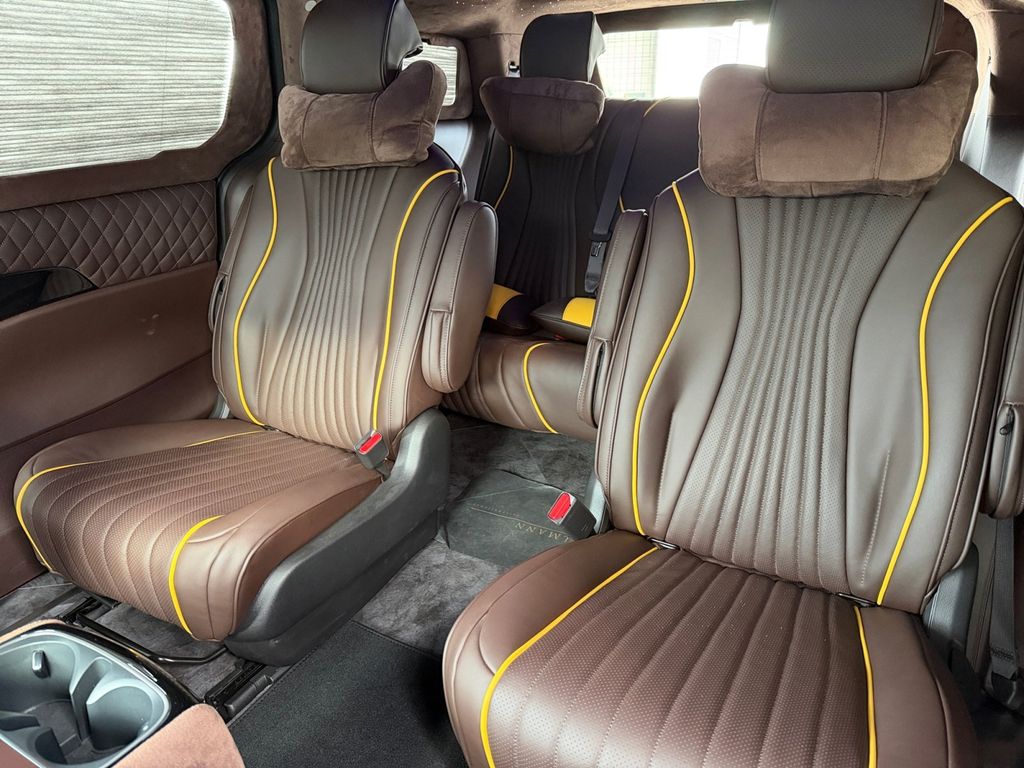 Kia Carnival 2023 г. Белый, пробег 536 км