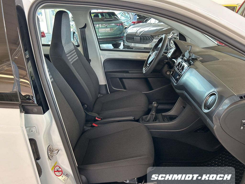 Volkswagen up! 2022 г. Белый, пробег 59131 км