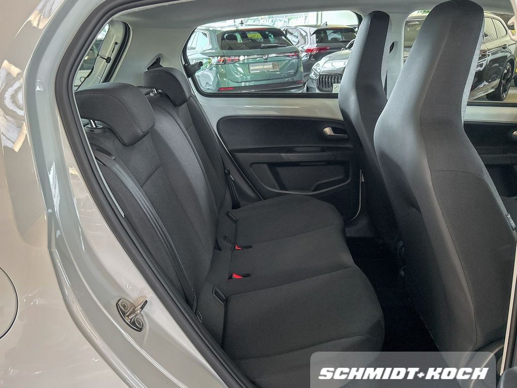 Volkswagen up! 2022 г. Белый, пробег 59131 км