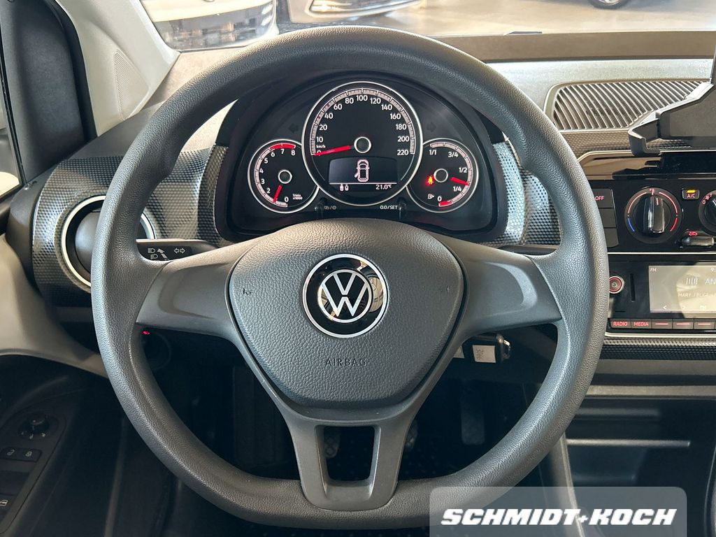 Volkswagen up! 2022 г. Белый, пробег 59131 км