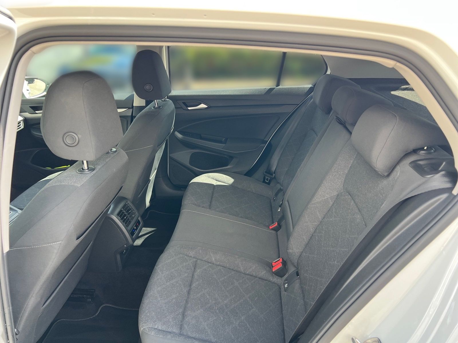 Volkswagen Golf 2022 г. Белый, пробег 49825 км