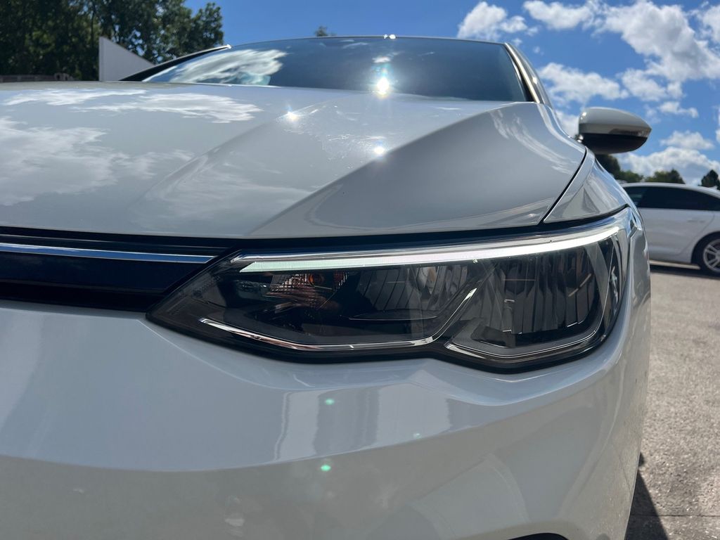 Volkswagen Golf 2022 г. Белый, пробег 49825 км