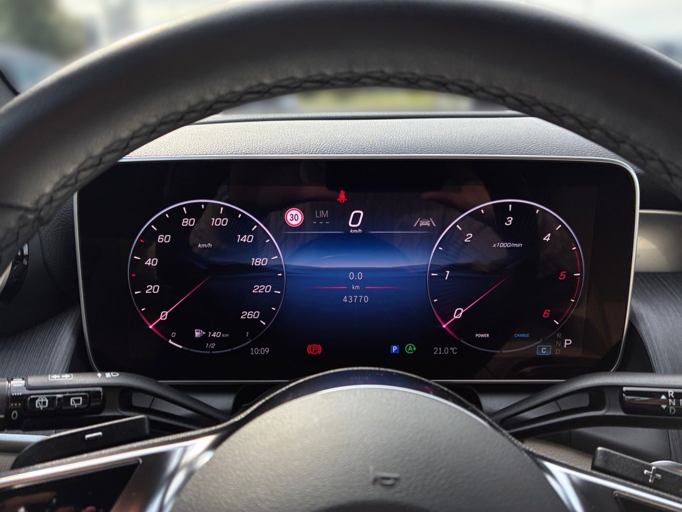 Mercedes-Benz GLC 220 2025 г. Синий, пробег 43756 км