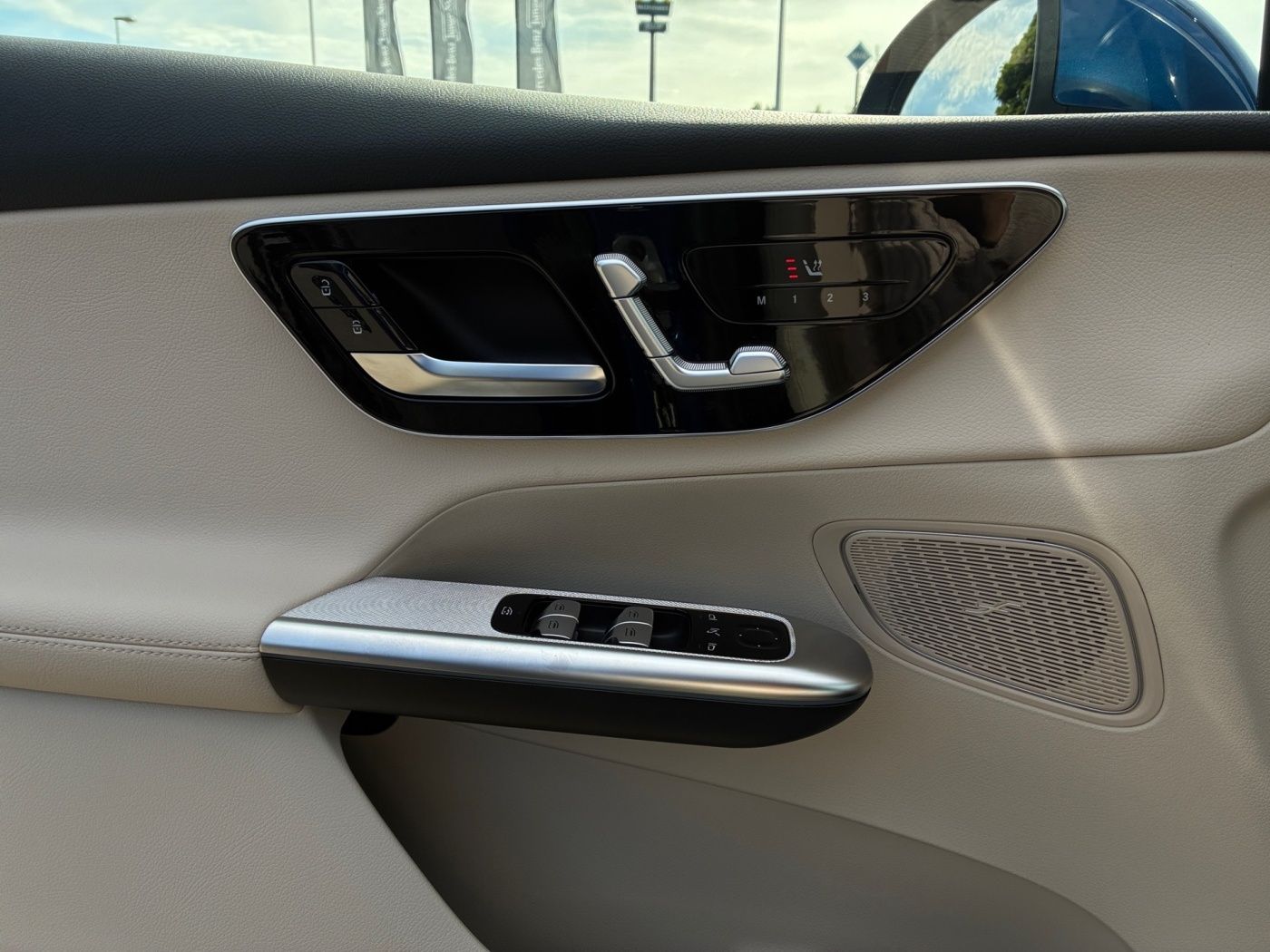Mercedes-Benz GLC 220 2025 г. Синий, пробег 43756 км