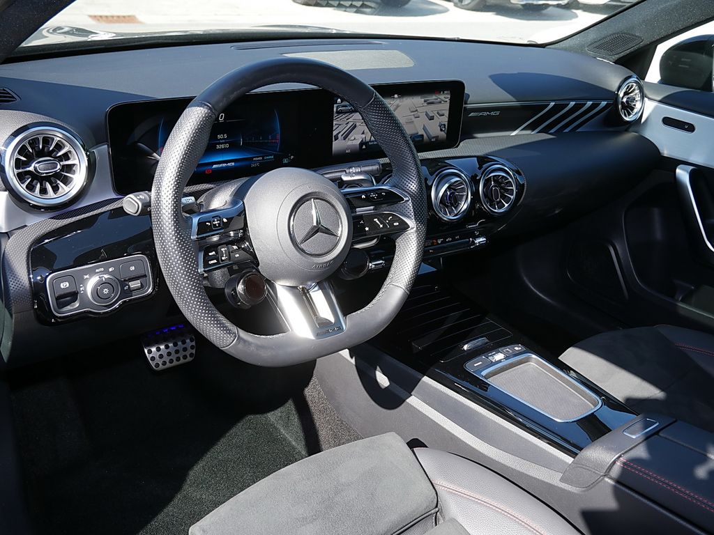 Mercedes-Benz State Glow 2025 г. Чёрный, пробег 32604 км