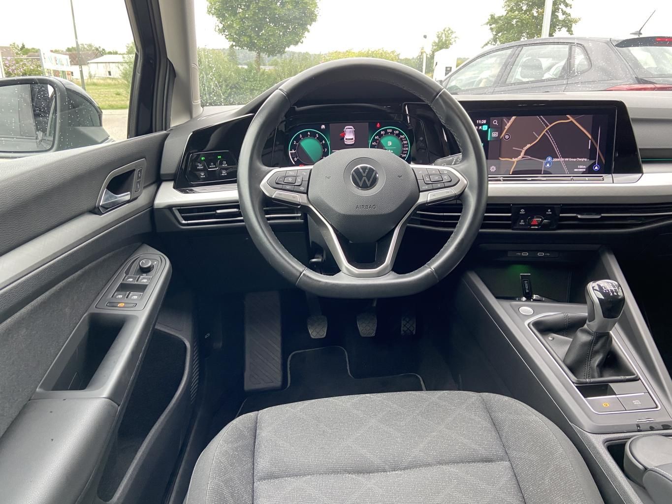 Volkswagen Golf 2023 г. Чёрный, пробег 39459 км