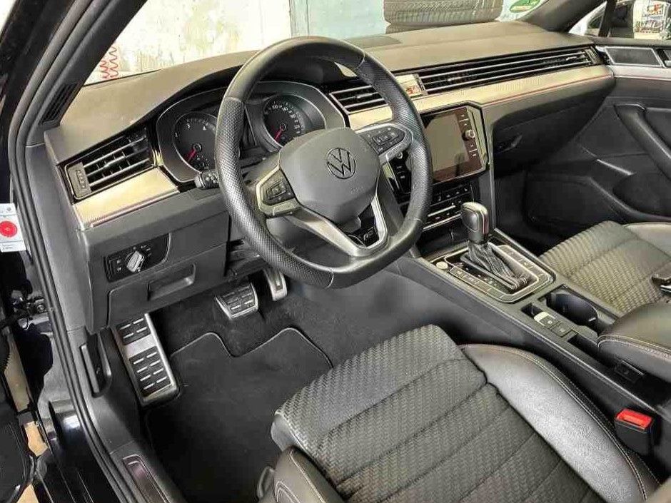 Volkswagen Passat 2023 г. Чёрный, пробег 44126 км