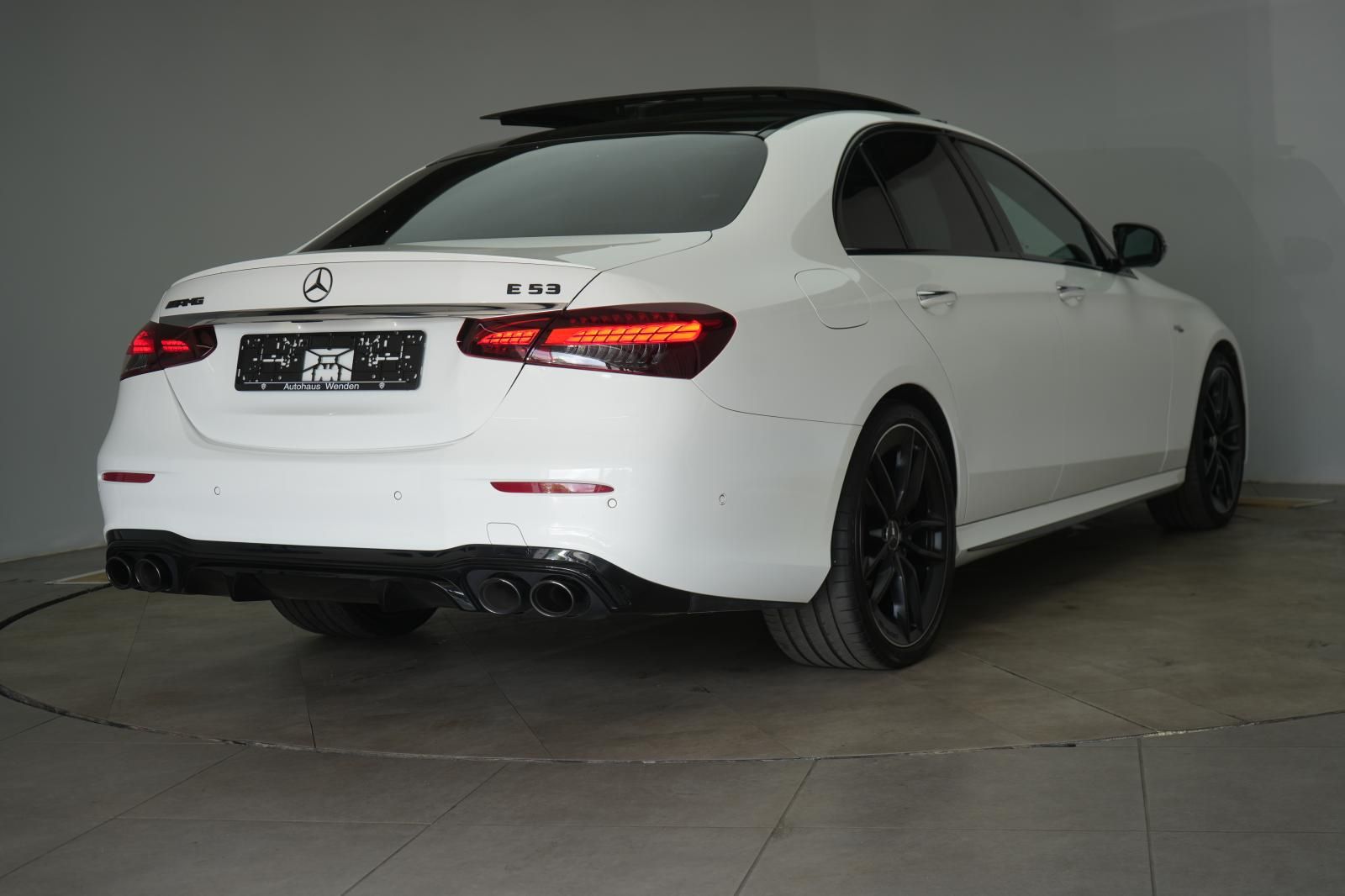 Mercedes-Benz E 53 AMG 2023 г. Белый, пробег 57000 км