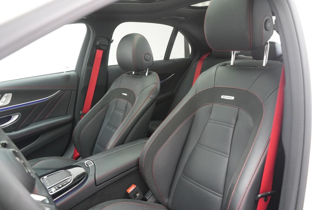 Mercedes-Benz E 53 AMG 2023 г. Белый, пробег 57000 км