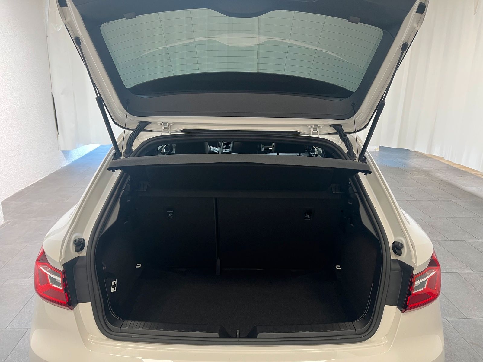 Audi A1 2023 г. Белый, пробег 23471 км