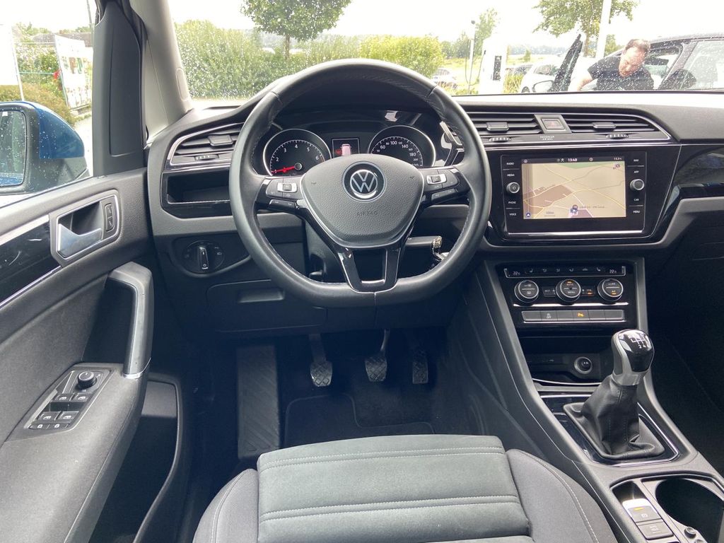 Volkswagen Touran 2022 г. Синий, пробег 49243 км