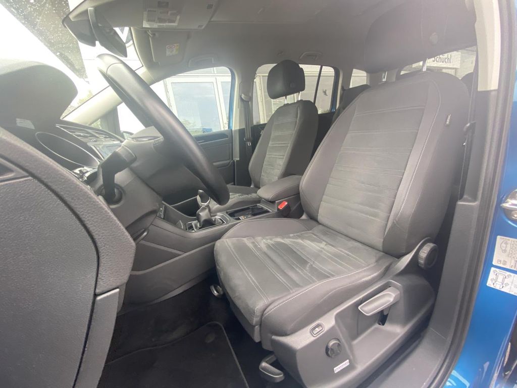 Volkswagen Touran 2022 г. Синий, пробег 49243 км