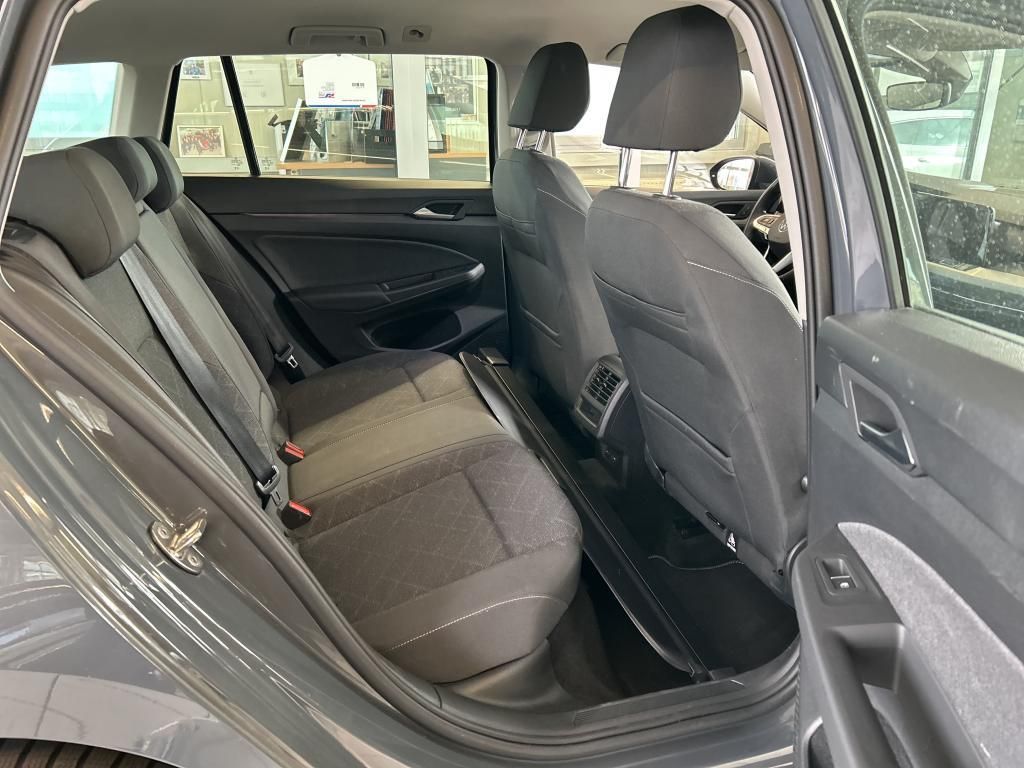 Volkswagen Golf 2023 г. Серый, пробег 26473 км