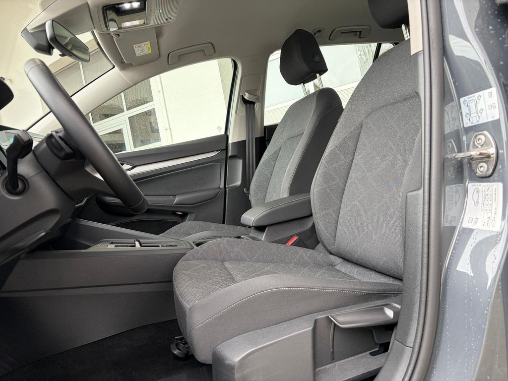 Volkswagen Golf 2023 г. Серый, пробег 26473 км