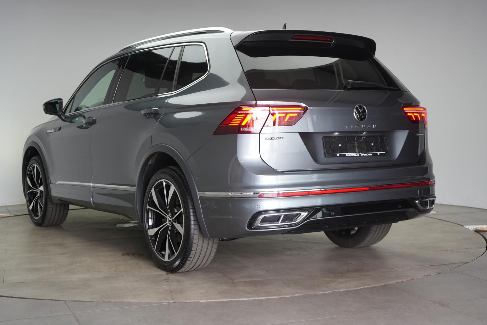 Volkswagen TIGUAN ALLSPACE 2023 г. Серый, пробег 57000 км