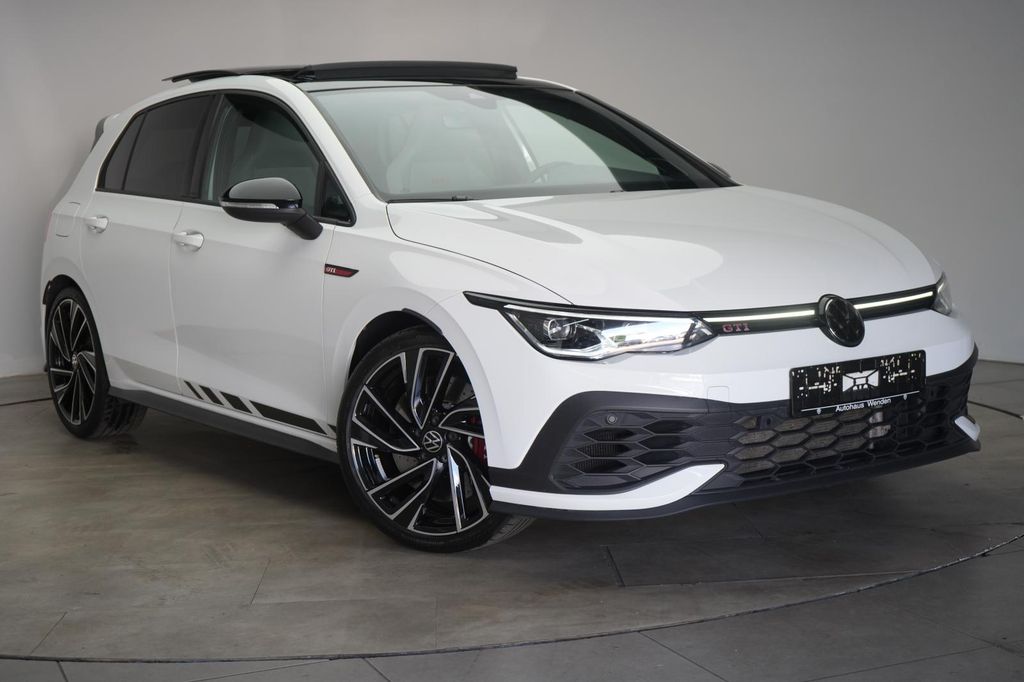 Volkswagen Golf 2023 г. Белый, пробег 38000 км
