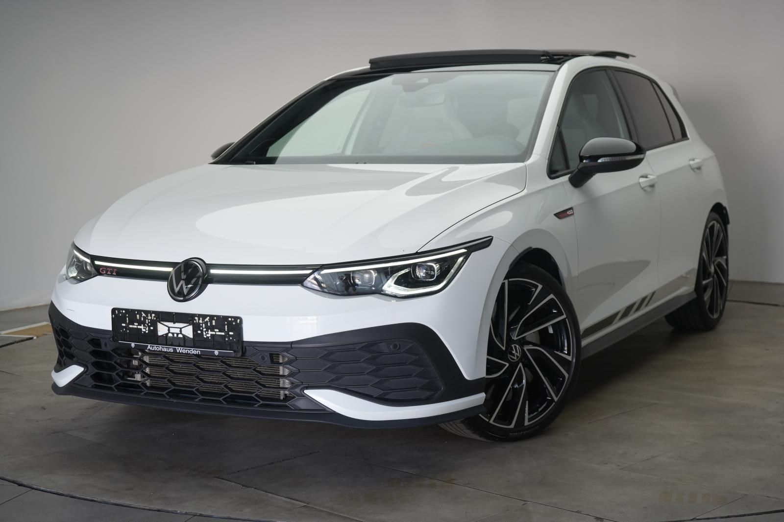 Volkswagen Golf 2023 г. Белый, пробег 38000 км