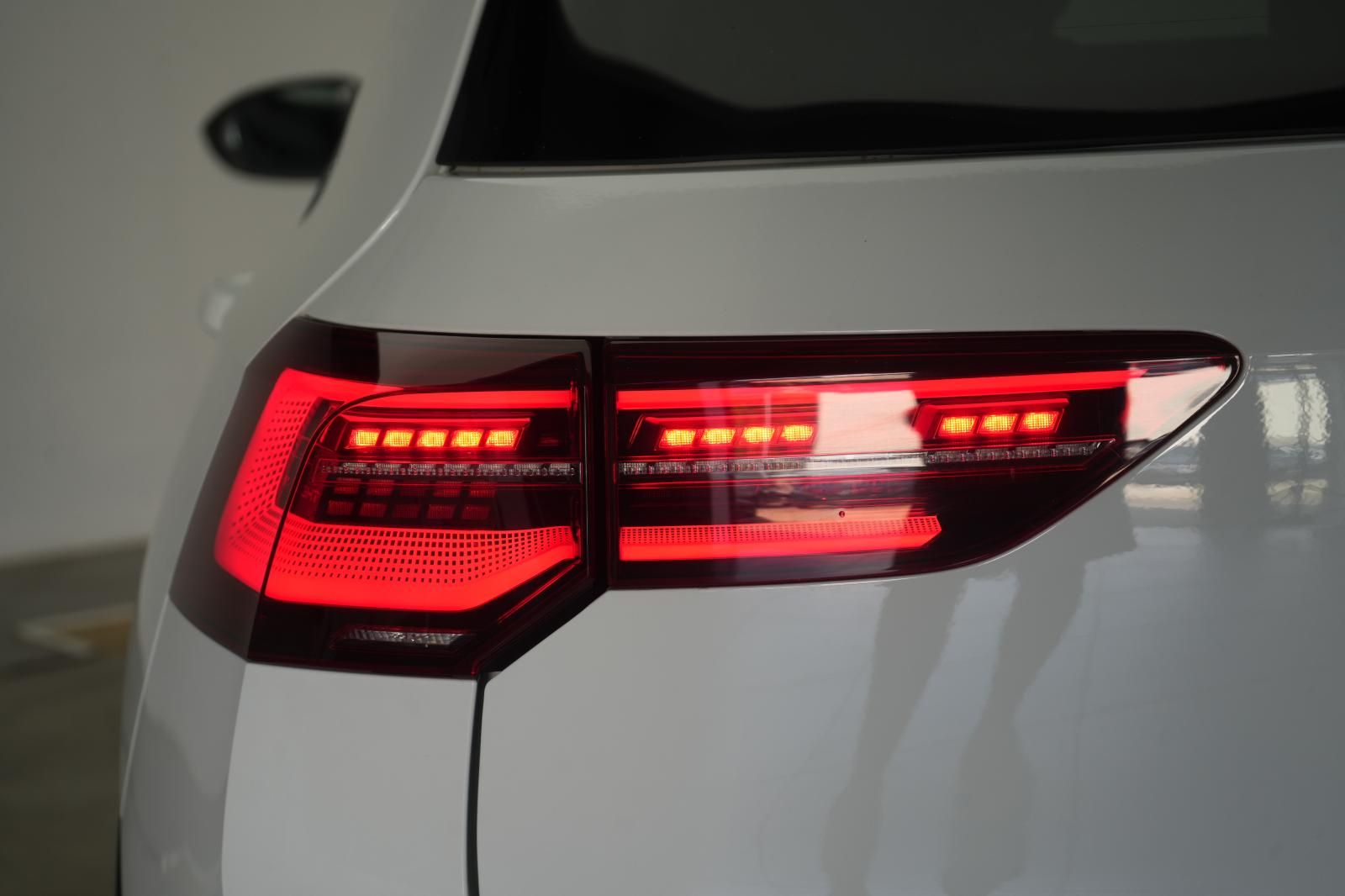 Volkswagen Golf 2023 г. Белый, пробег 38000 км
