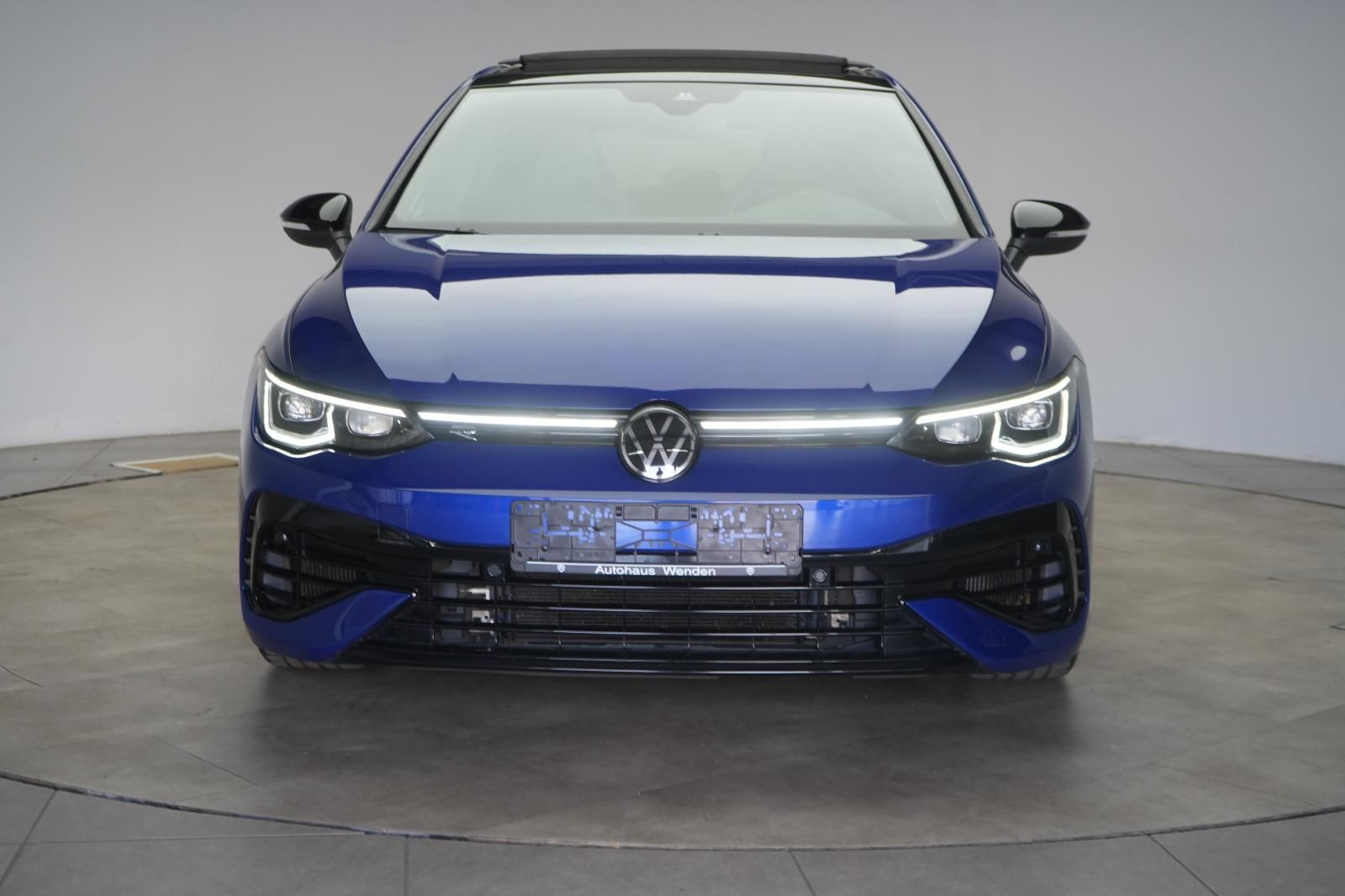 Volkswagen Golf 2023 г. Синий, пробег 44000 км