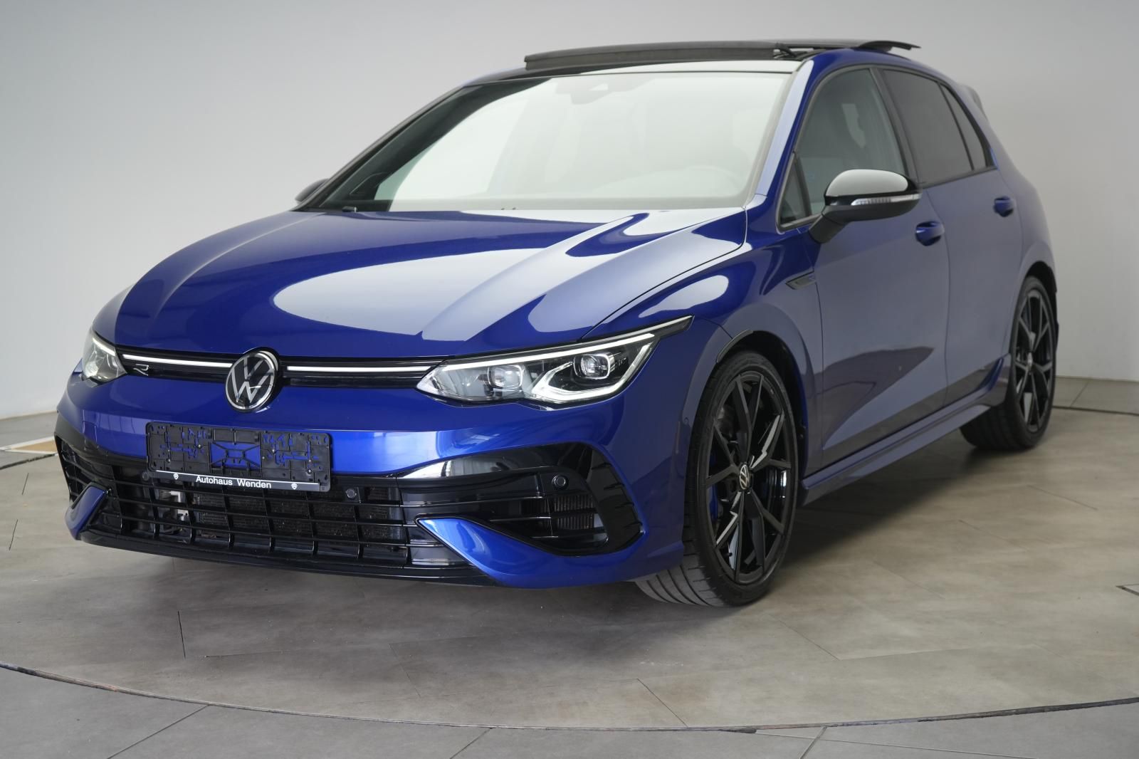 Volkswagen Golf 2023 г. Синий, пробег 44000 км