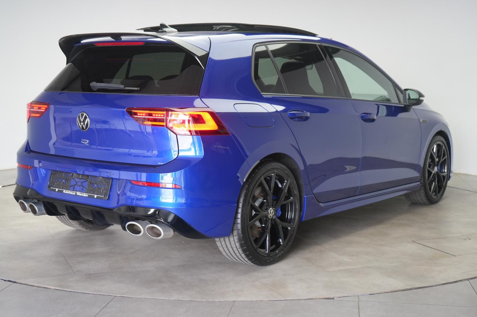 Volkswagen Golf 2023 г. Синий, пробег 44000 км