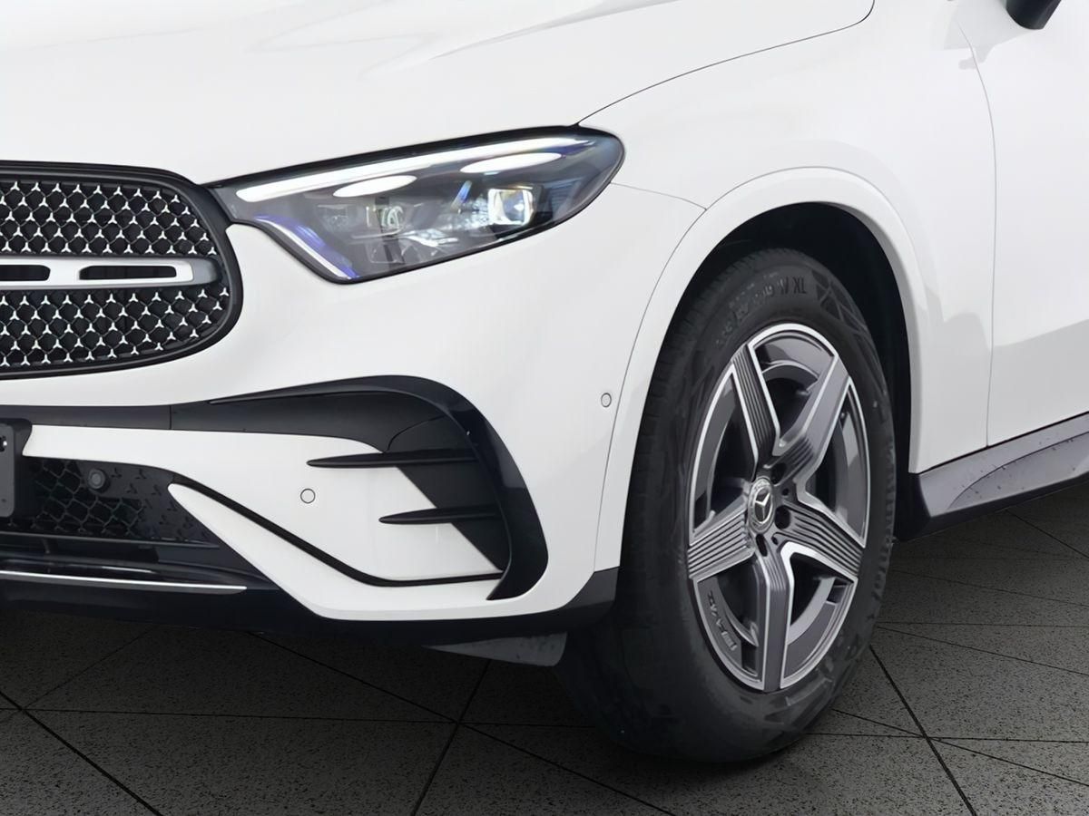 Mercedes-Benz GLC 200 2025 г. Белый, пробег 18800 км