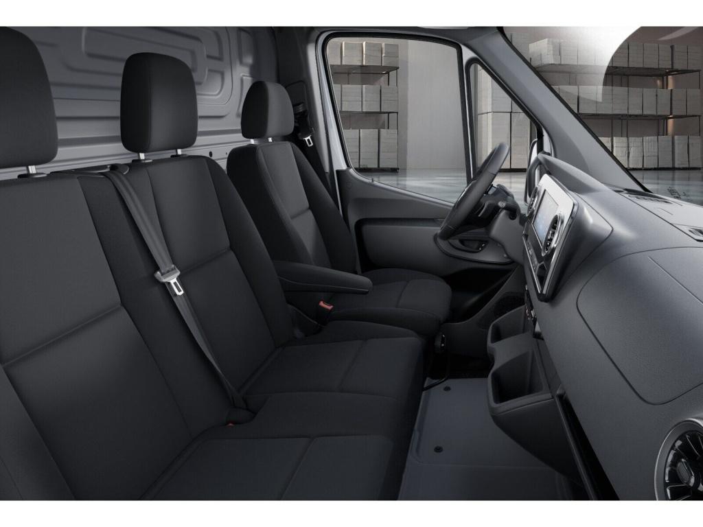 Mercedes-Benz SPRINTER 2024 г. Белый, пробег 35100 км