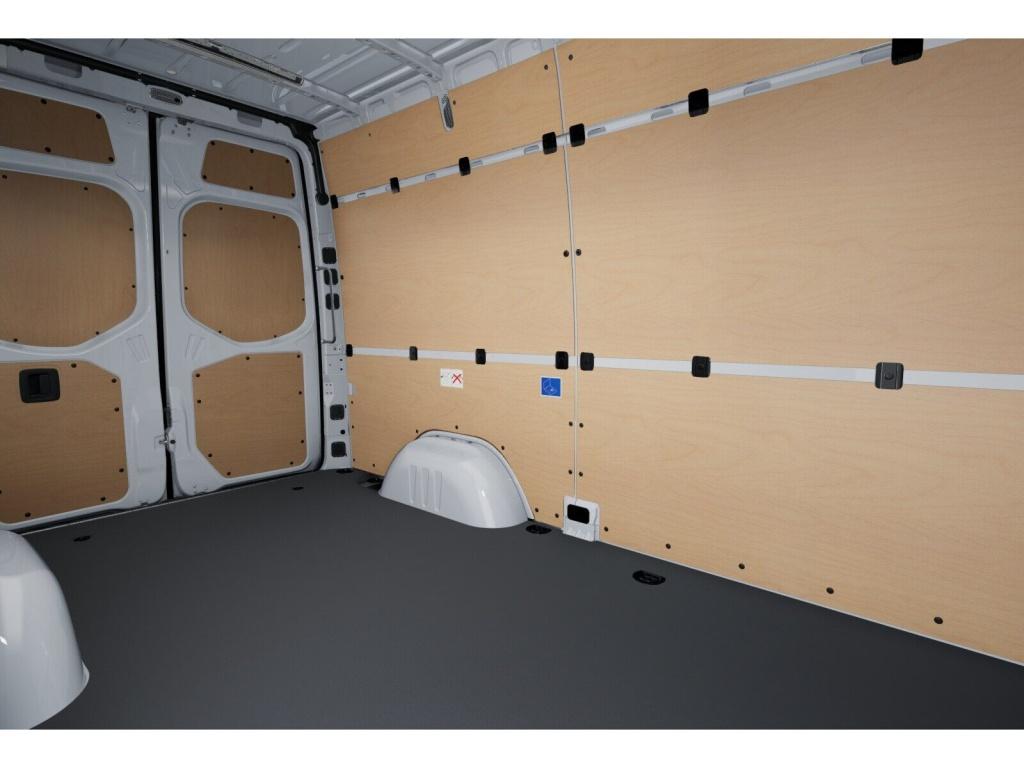 Mercedes-Benz SPRINTER 2024 г. Белый, пробег 35100 км
