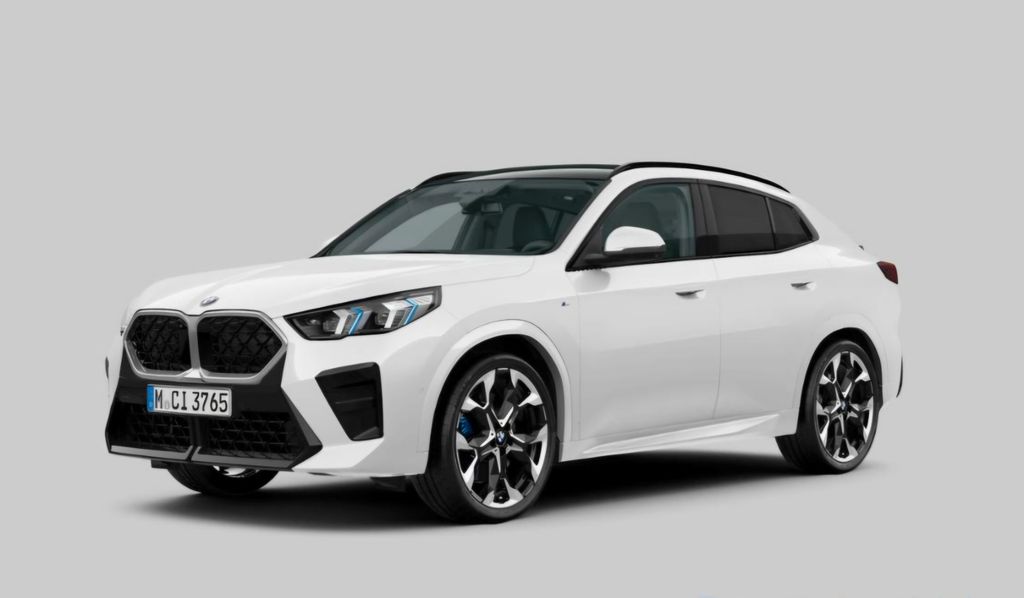 BMW X2 2025 г. Белый, пробег 43300 км