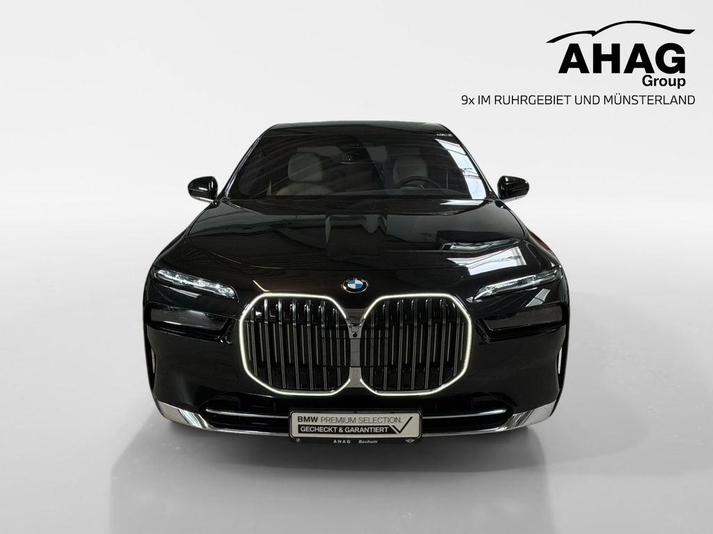 BMW 740 2025 г. Чёрный, пробег 40007 км