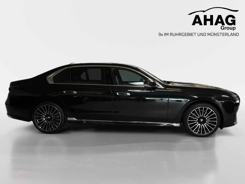 BMW 740 2025 г. Чёрный, пробег 40007 км