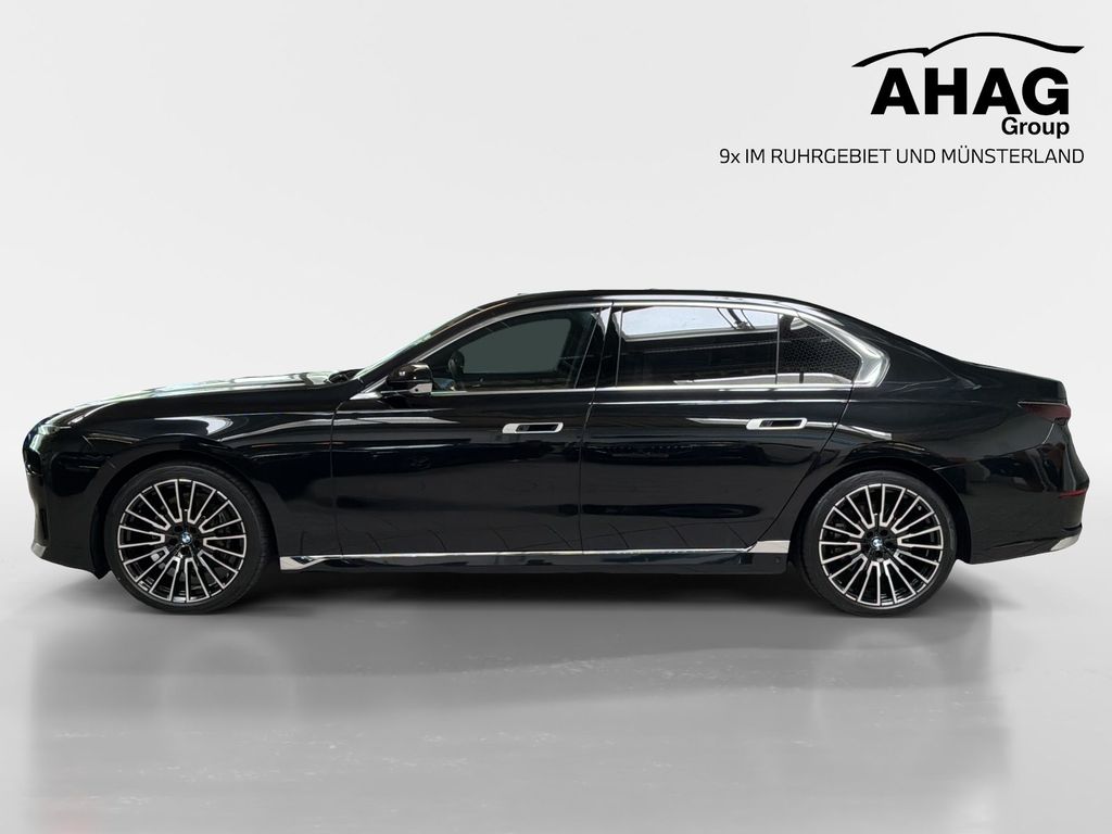 BMW 740 2025 г. Чёрный, пробег 40007 км