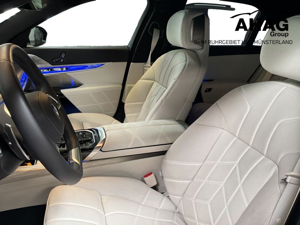 BMW 740 2025 г. Чёрный, пробег 40007 км