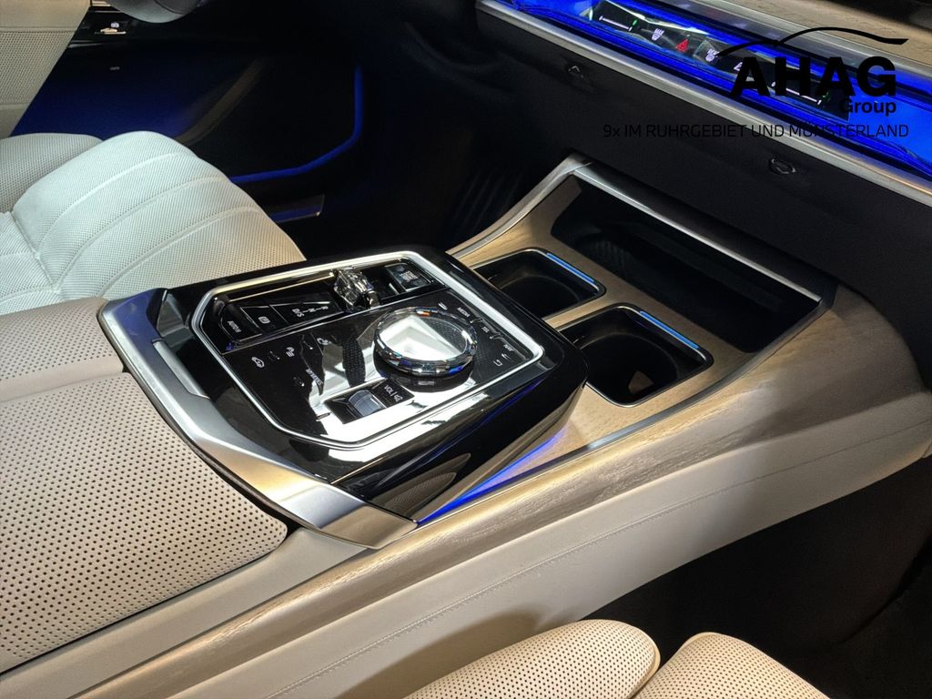 BMW 740 2025 г. Чёрный, пробег 40007 км
