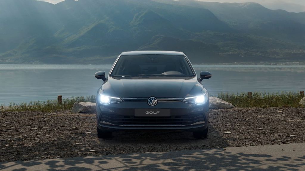 Volkswagen Golf 2024 г. Серый, пробег 18007 км