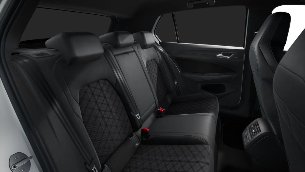 Volkswagen Golf 2025 г. Белый, пробег 10359 км