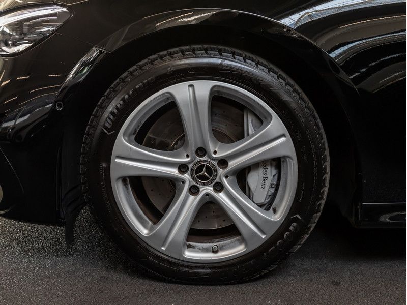 Mercedes-Benz E 220 2025 г. Чёрный, пробег 24511 км