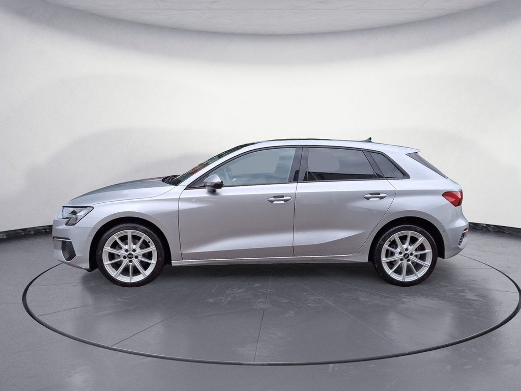 Audi A3 2023 г. Серебристый, пробег 25674 км