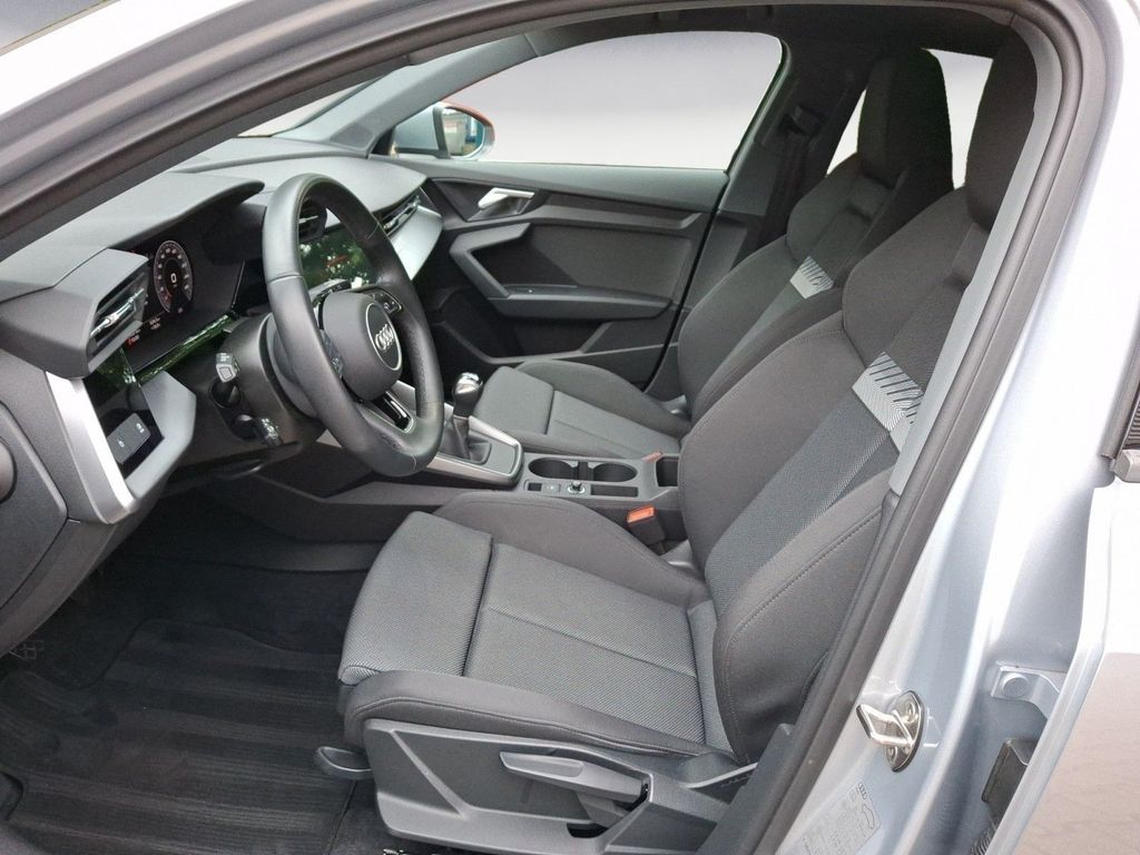 Audi A3 2023 г. Серебристый, пробег 25674 км