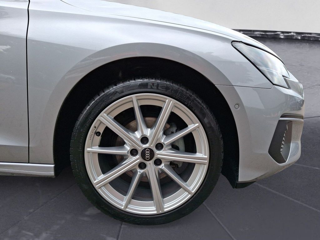 Audi A3 2023 г. Серебристый, пробег 25674 км