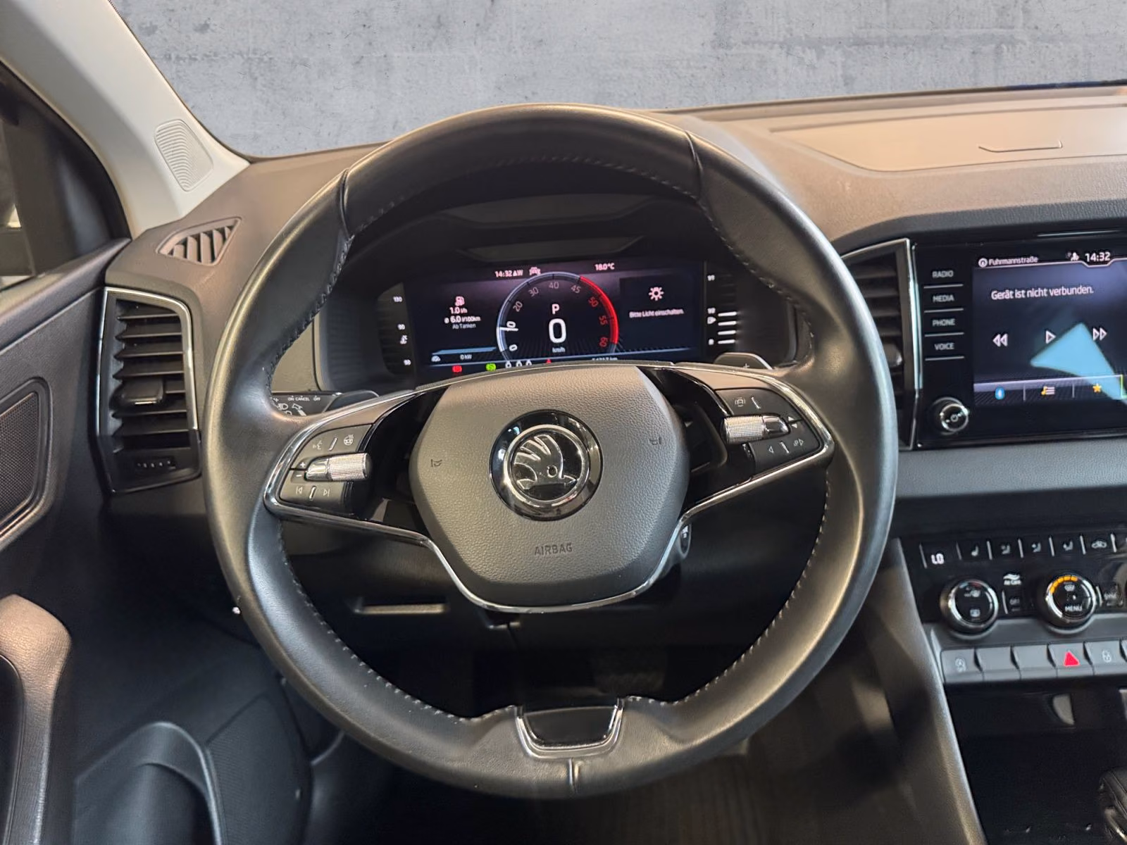 Skoda Karoq 2023 г. Серый, пробег 54212 км