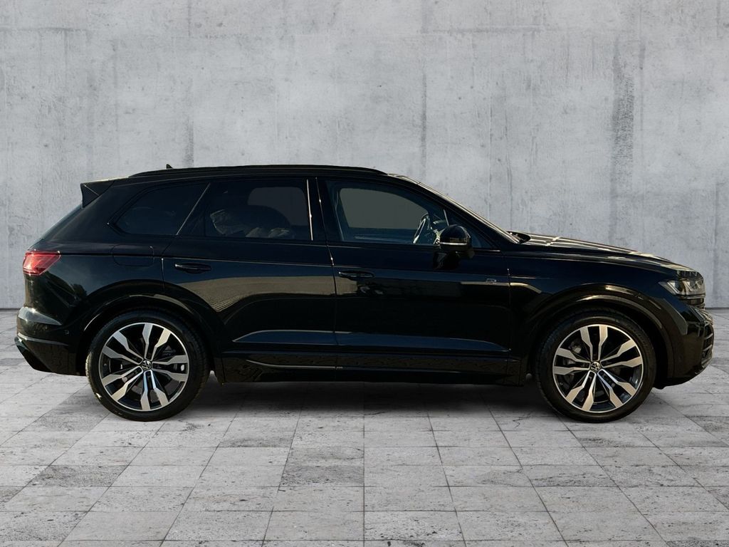 Volkswagen Touareg 2025 г. Чёрный, пробег 18598 км